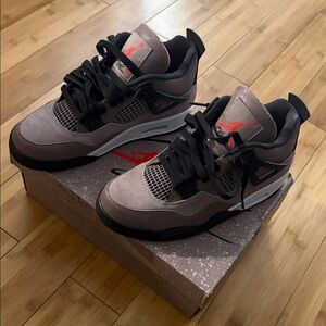 Jordan Men's Black and Gray Sneakers